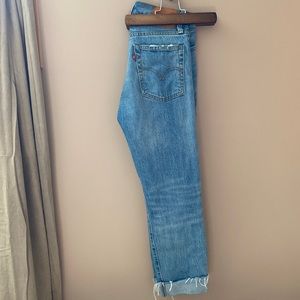 Levi’s straight leg weggie jean- light wash with distressed hem